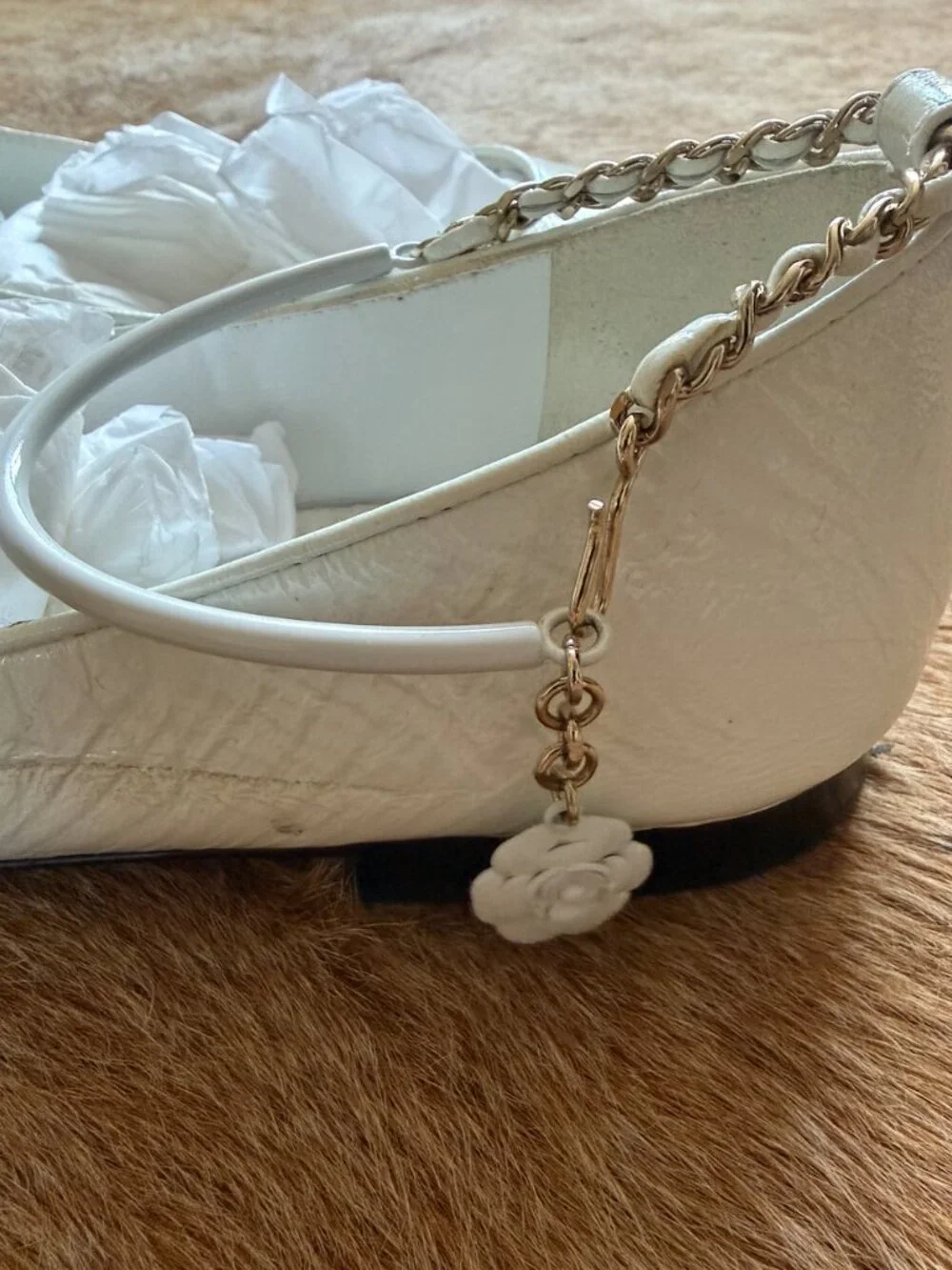 CHANEL White Crinkled Leather Flats with Black Patent Cap-Toe and Gold Chain